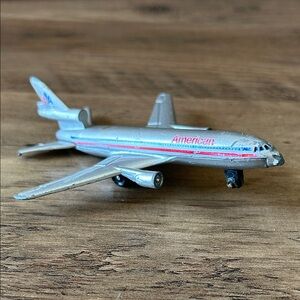 AMERICAN AIRLINER - SB13 DC-10 PASSENGER PLANE, DIE CAST METAL TOY, 4.25" Length